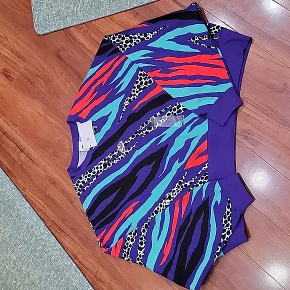 NWT Women's Nike sweatshirt - Picture 4 of 10